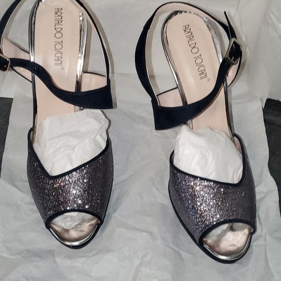 Heels - Picture 3 of 5